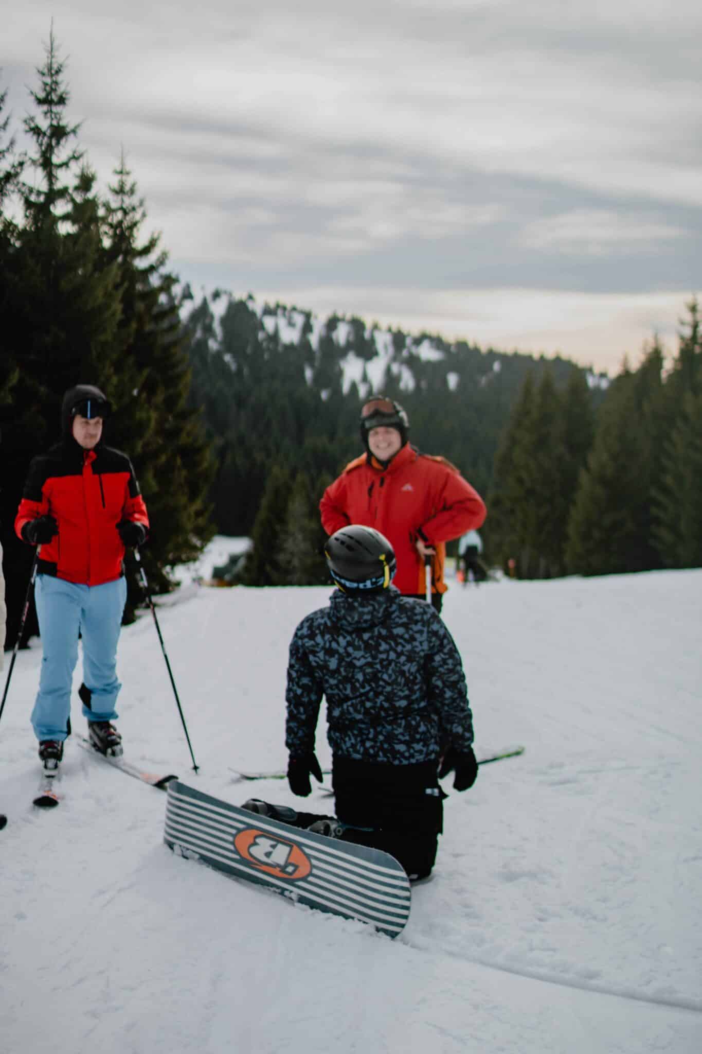 montagne vacances prestige snowboard avec ses fils