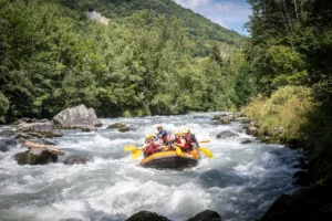 Vos vacances en famille à La Plagne été 2026 6 rafting la plagne été vacances en famille