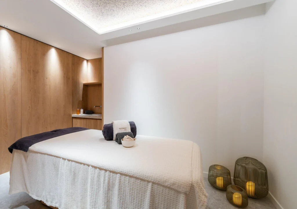 5 expériences à vivre dans un chalet de luxe dans les Alpes 7 salle de massage dans la location chalet Pralou à Courchevel le Praz