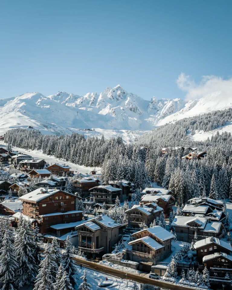 Location de chalet dans les Alpes françaises : l'art de vivre en montagne 22 luxury ski chalets courchevel