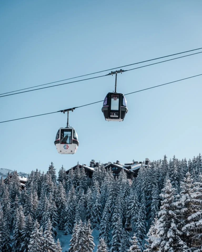 Courchevel en hiver : ski, gastronomie et chalets de luxe 17 télécabines à courchevel en hiver
