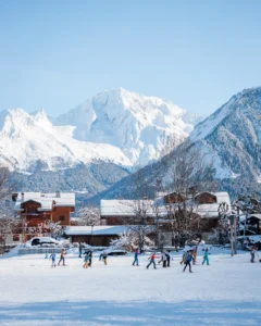Village de Courchevel Le Praz en hiver, station de ski de luxe dans les Alpes françaises