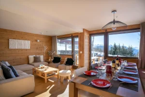 Chalet Saule in Arc 1600 - lounge and dining area with valley view