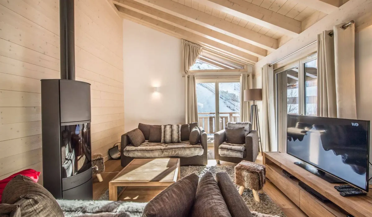 Apartment Aspen in Courchevel Moriond - lounge with wood-burning stove