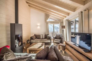 Appartement Aspen à Courchevel Moriond - salon avec poêle à bois