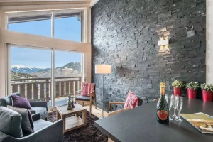 Apartment Aspen in Courchevel Moriond - lounge corner with panoramic mountain view