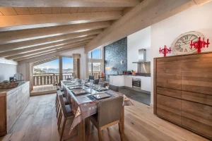 Apartment Aspen in Courchevel Moriond - dining room and open kitchen