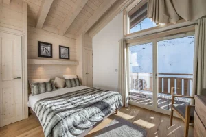 Appartement Aspen à Courchevel Moriond - chambre double avec balcon