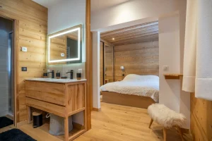 Chalet Saule à Arc 1600 - chambre double avec salle de bain en suite