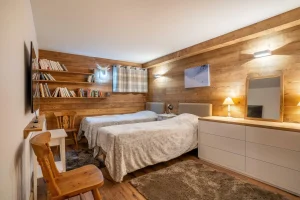 Chalet Saule in Arc 1600 - twin bedroom with two single beds