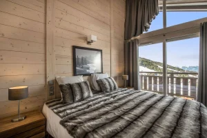 Apartment Aspen in Courchevel Moriond - master bedroom with panoramic view