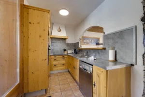 Open equipped kitchen with worktop, oven and dishwasher, at Apartment des Eucherts