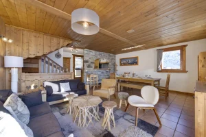 Lounge with a grey sofa, armchairs and wooden coffee tables at Apartment des Eucherts