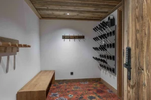 ski room du Chalet Abaïko avec sèche-chaussures pour 10 personnes