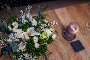 Bouquet of flowers on the lounge table at Chalet Alisier in Méribel Village