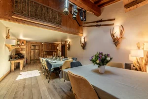 chalet ferme meribel_DiningRoom1