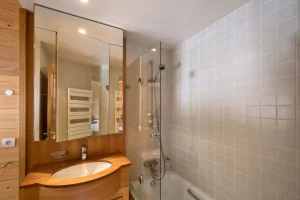 location chalet meribel - salle de douche