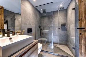 Bathroom with a large basin, a walk-in shower and concrete-effect walls